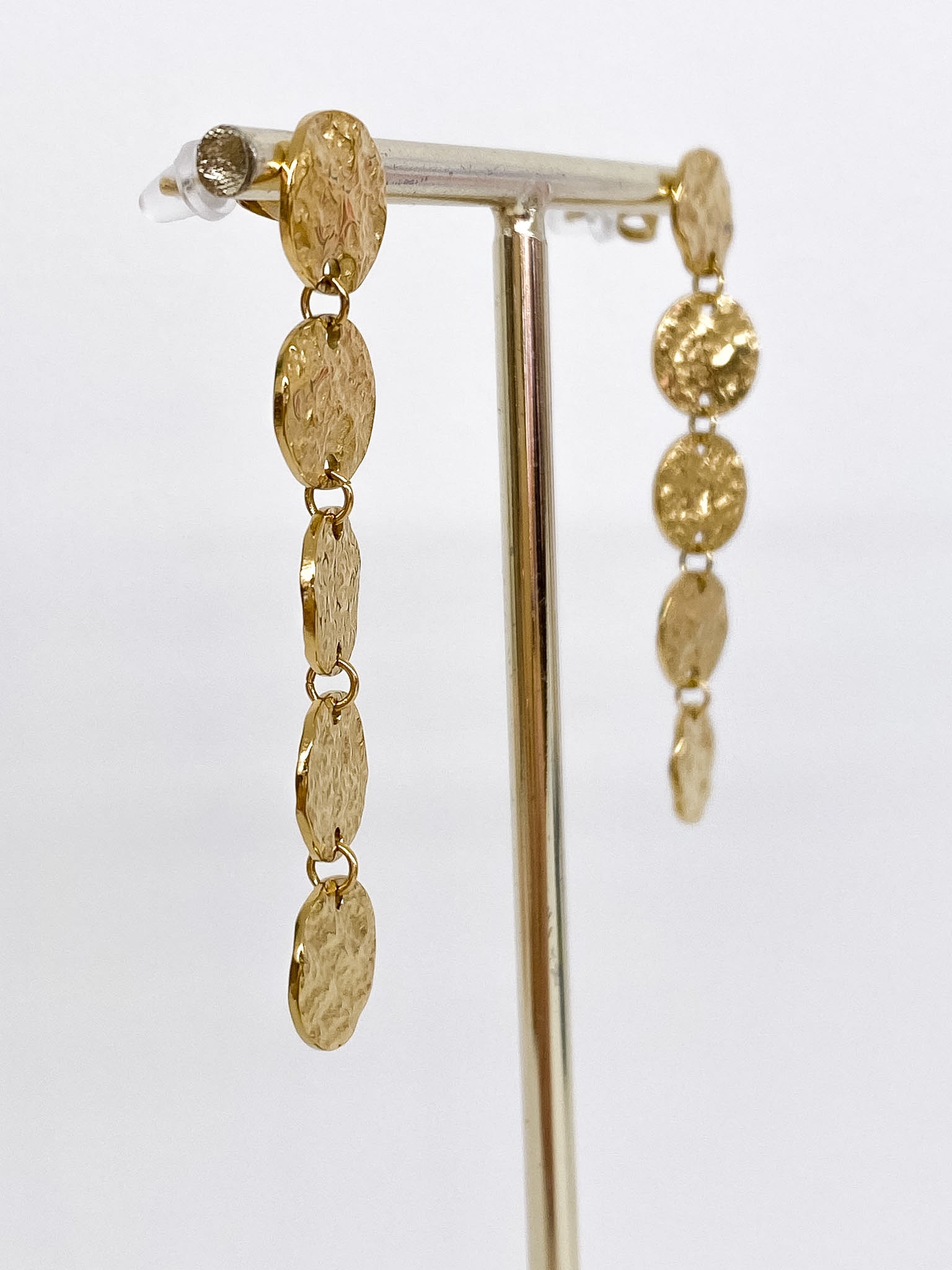 Boucles d’oreilles longues cercles martelés