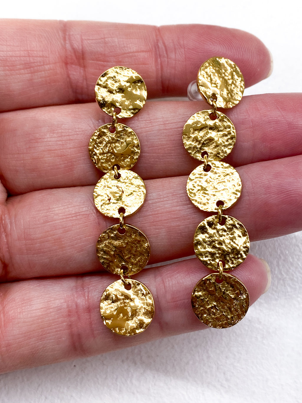 Boucles d’oreilles longues cercles martelés