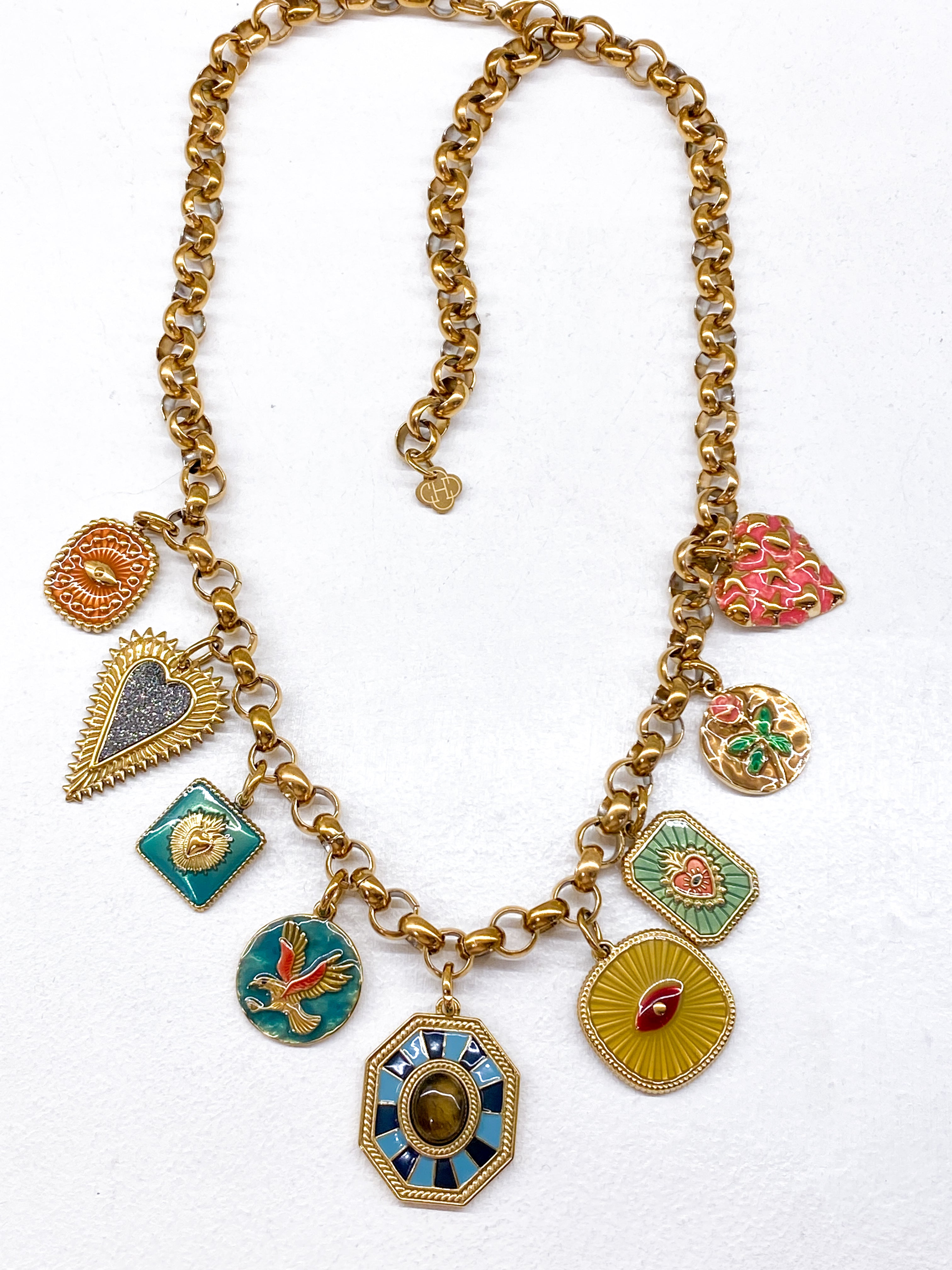 Collier chaîne dorée large avec pampilles émaillées