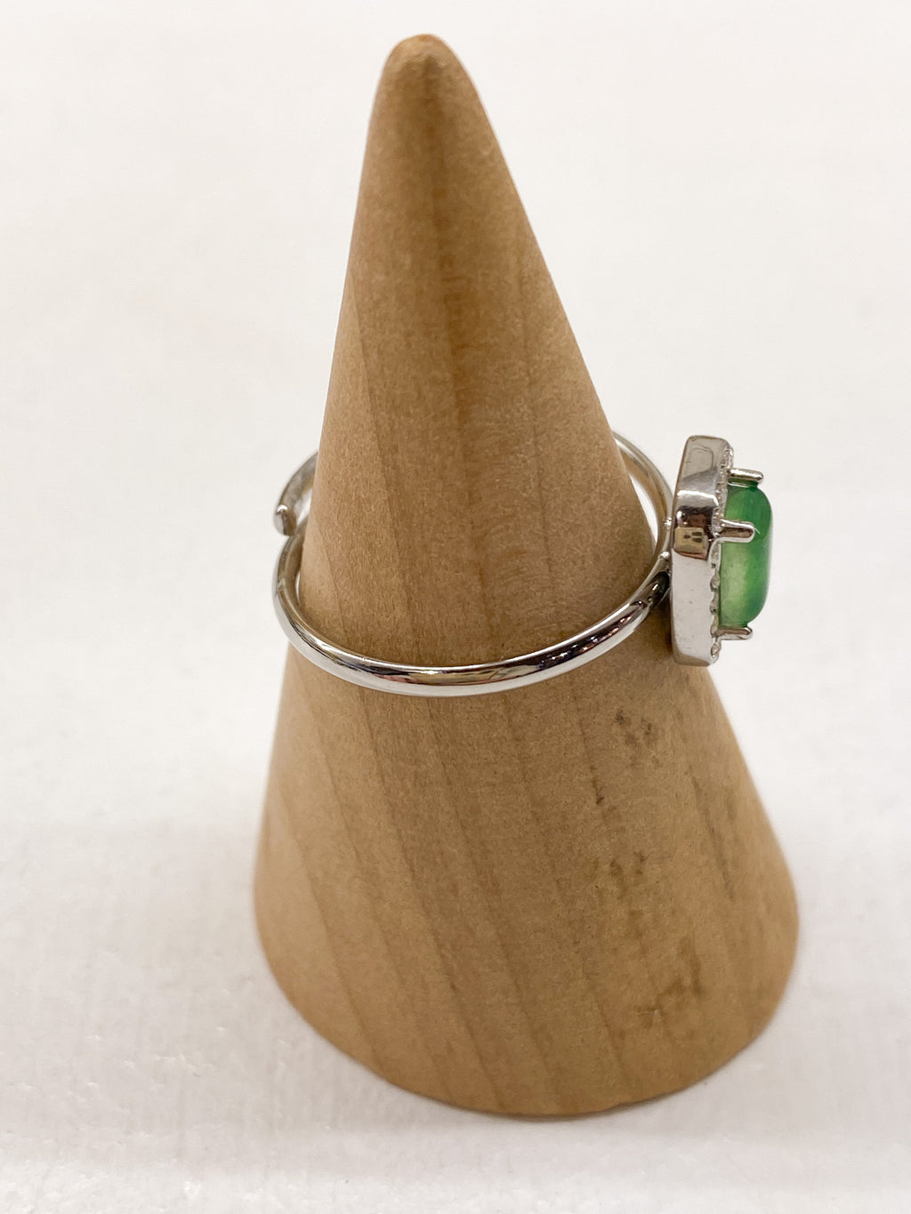 Bague fine argentée – pierre rectangulaire colorée & strass