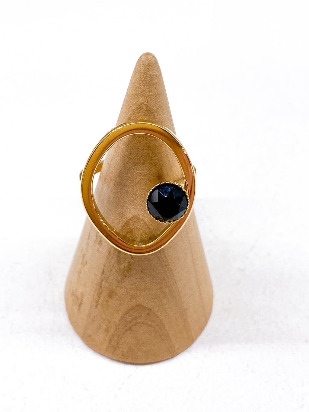 Bague fine dorée avec pierre naturelle