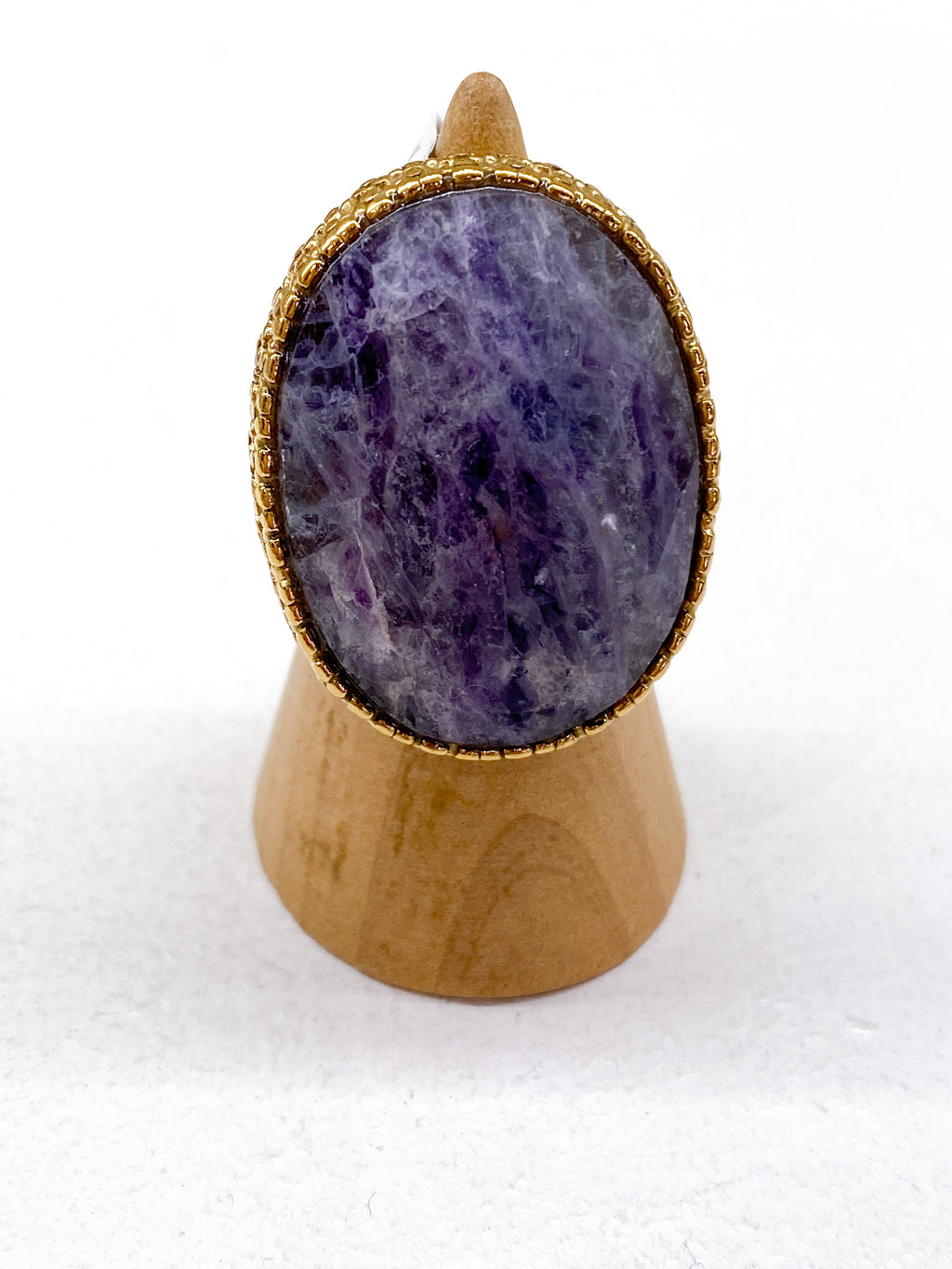 Grande bague dorée avec pierre naturelle ovale