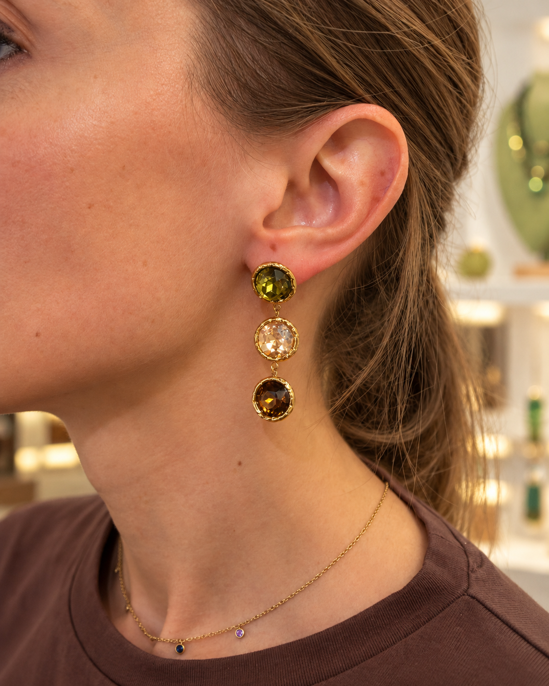 Boucles d’oreilles pendantes à trois niveaux en cristaux de verre vert, blanc et marron