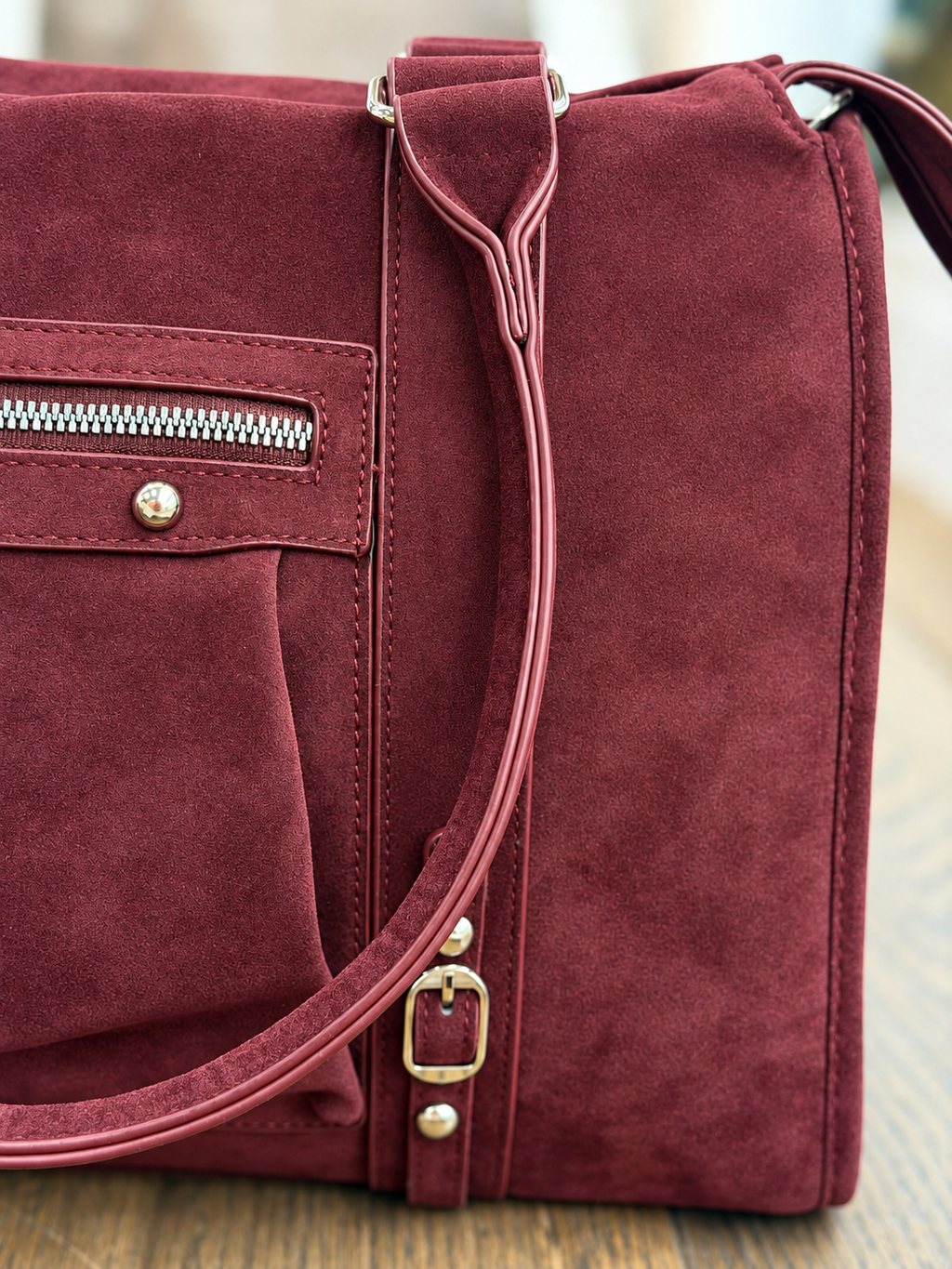 Sac à main bordeaux Flora & Co Paris en suédine