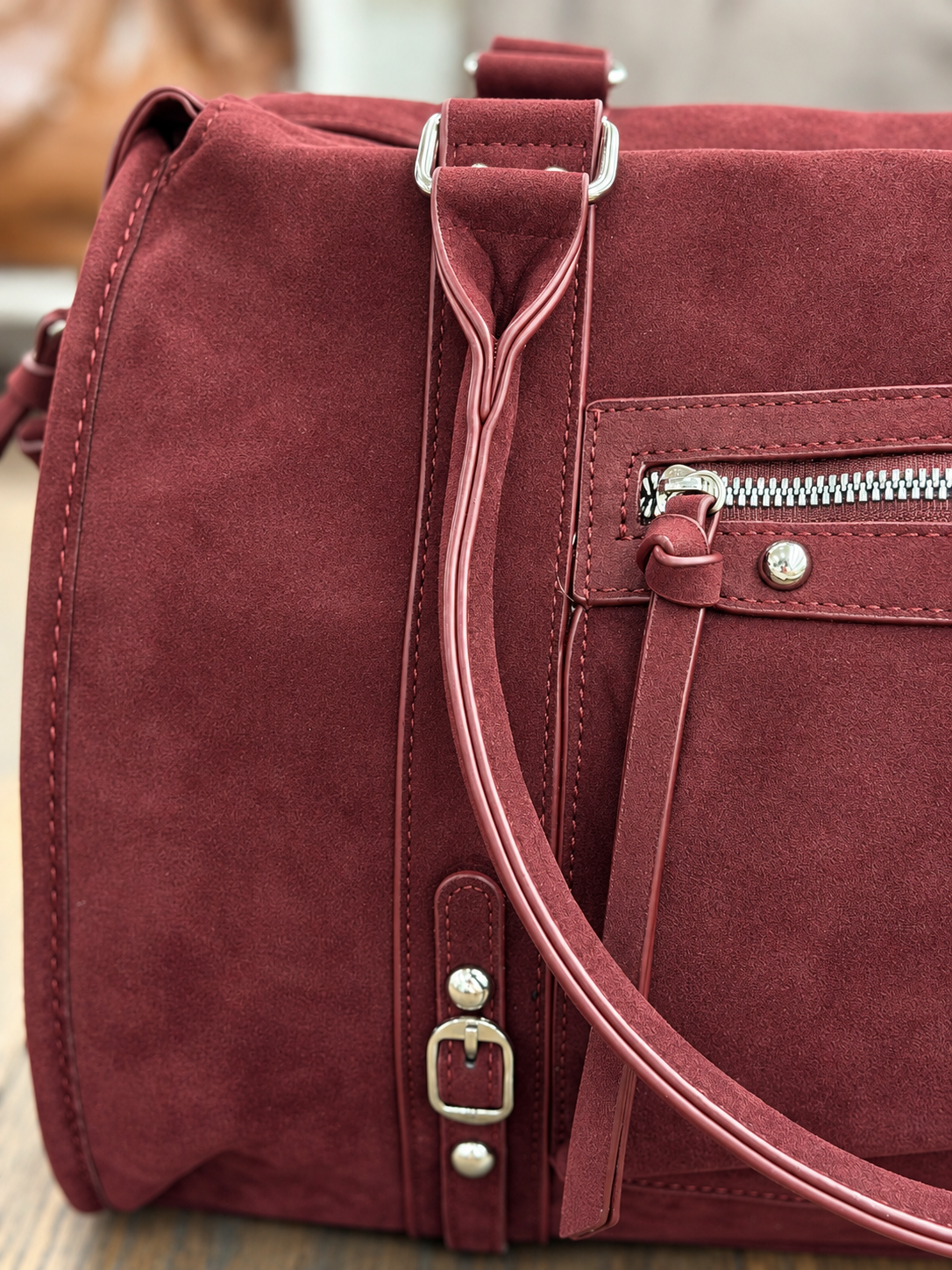 Sac à main bordeaux Flora & Co Paris en suédine