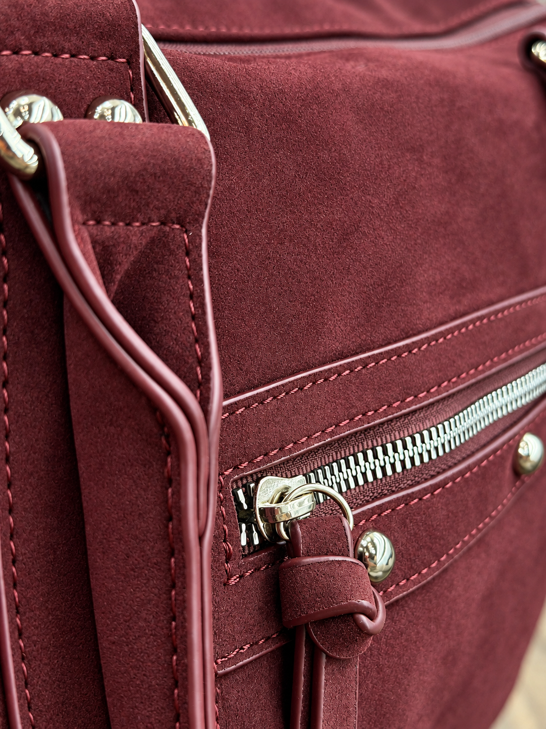 Sac à main bordeaux Flora & Co Paris en suédine