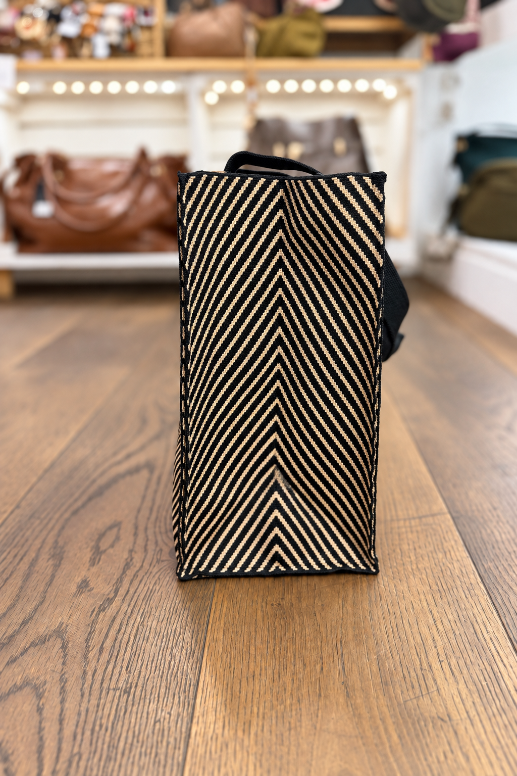 Sac à main Lot 83 noir et beige à rayures géométriques