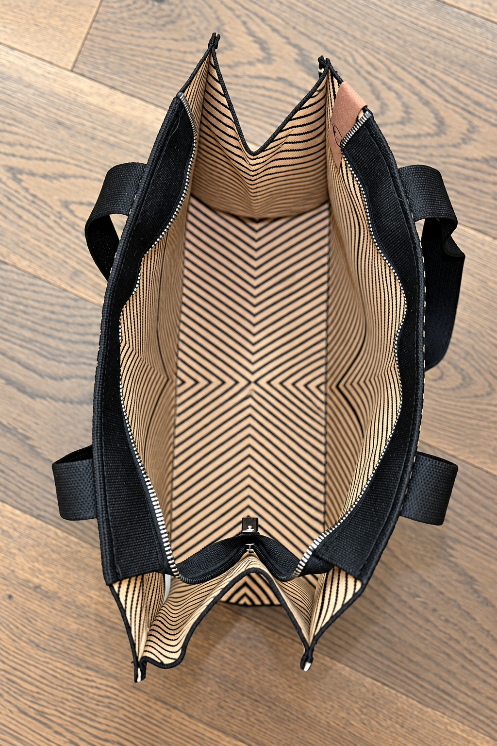 Sac à main Lot 83 noir et beige à rayures géométriques