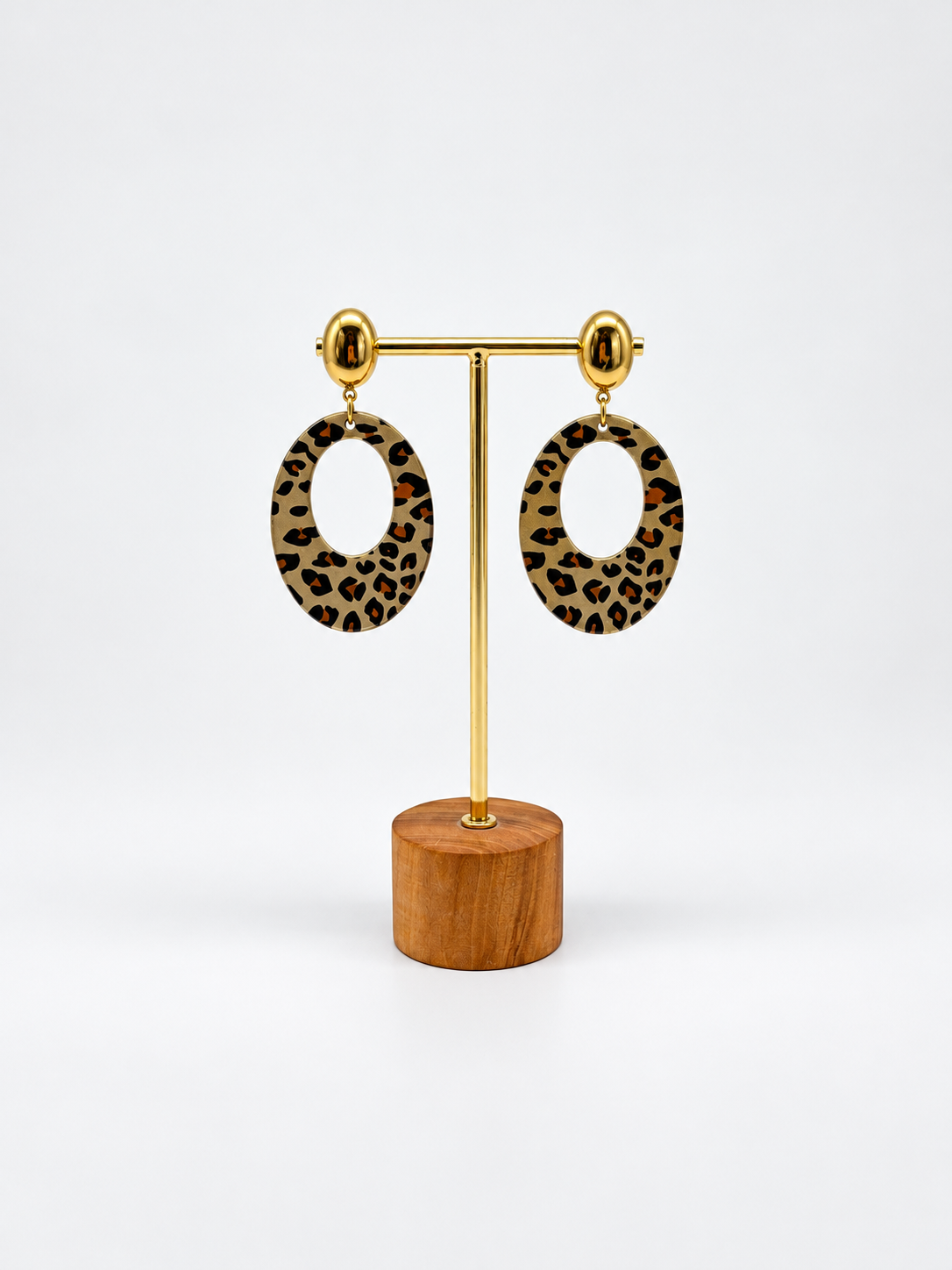 Boucles d’oreilles pendantes dorées à motif léopard