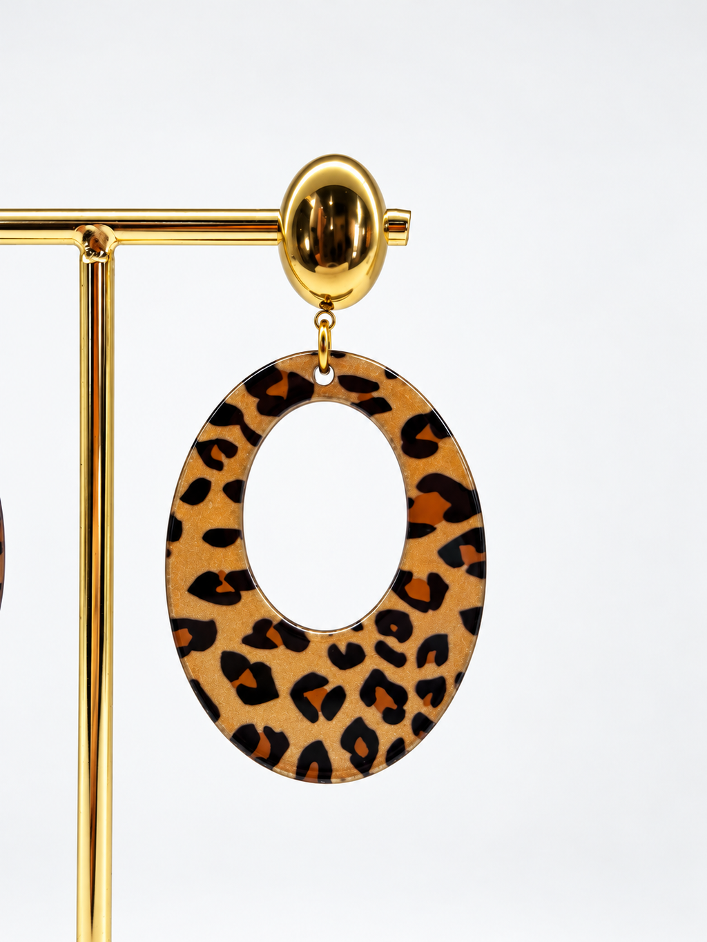 Boucles d’oreilles pendantes dorées à motif léopard