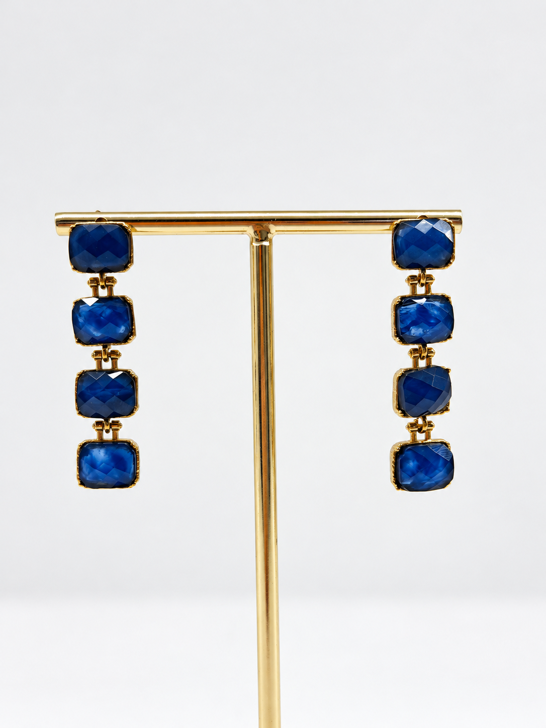 Boucles d’oreilles pendantes en cristaux de verre bleu et acier inoxydable doré