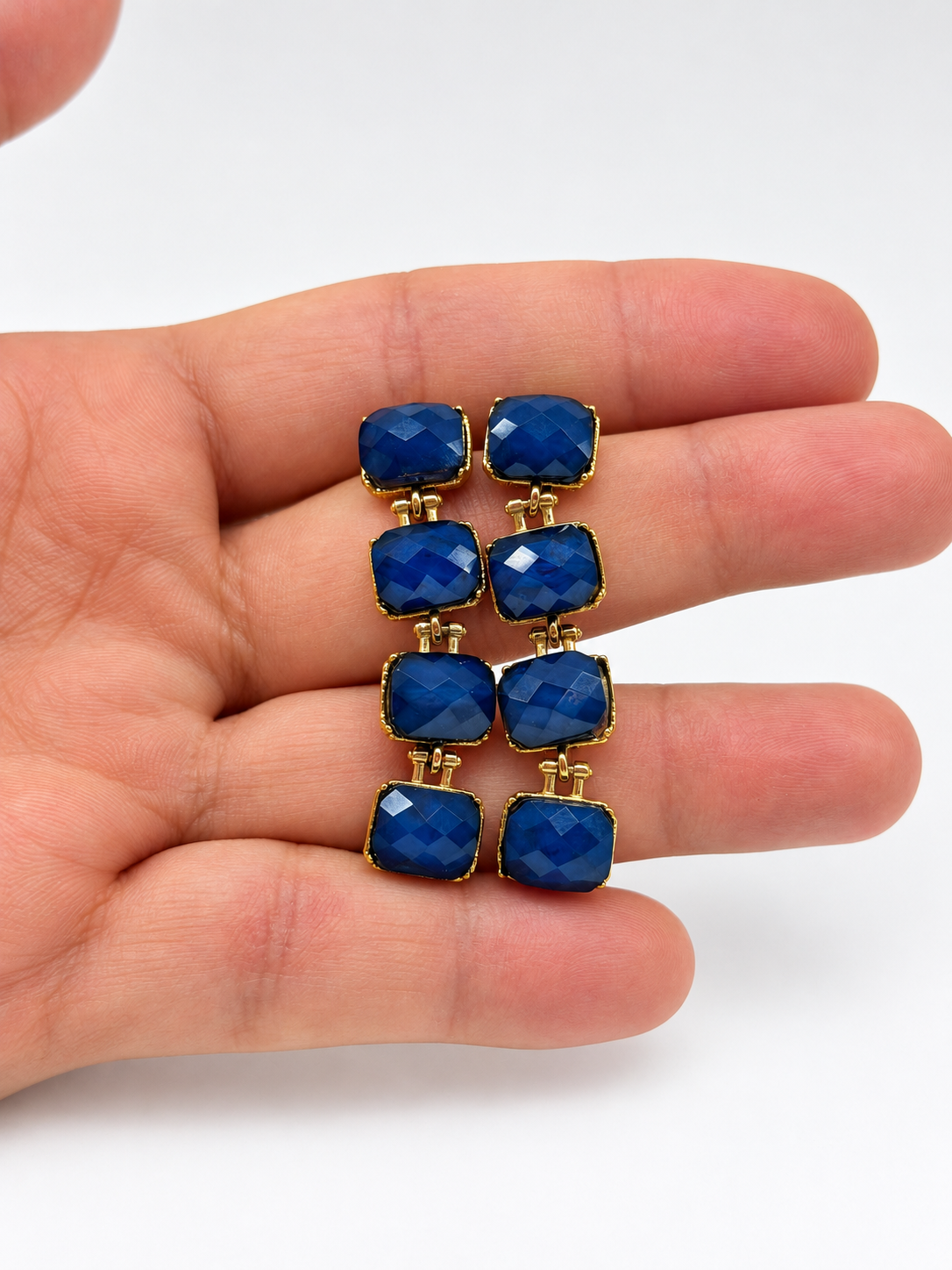 Boucles d’oreilles pendantes en cristaux de verre bleu et acier inoxydable doré