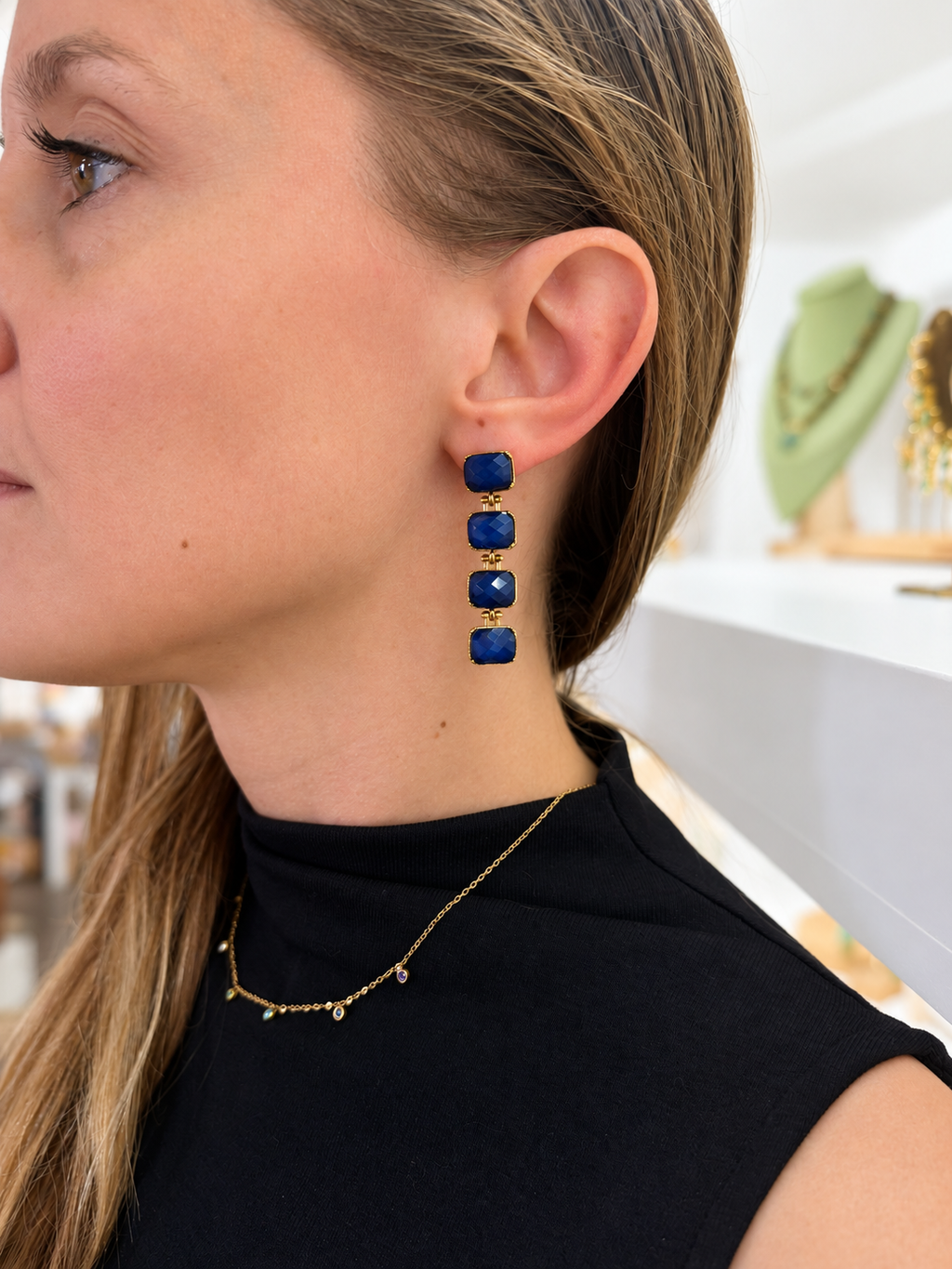 Boucles d’oreilles pendantes en cristaux de verre bleu et acier inoxydable doré