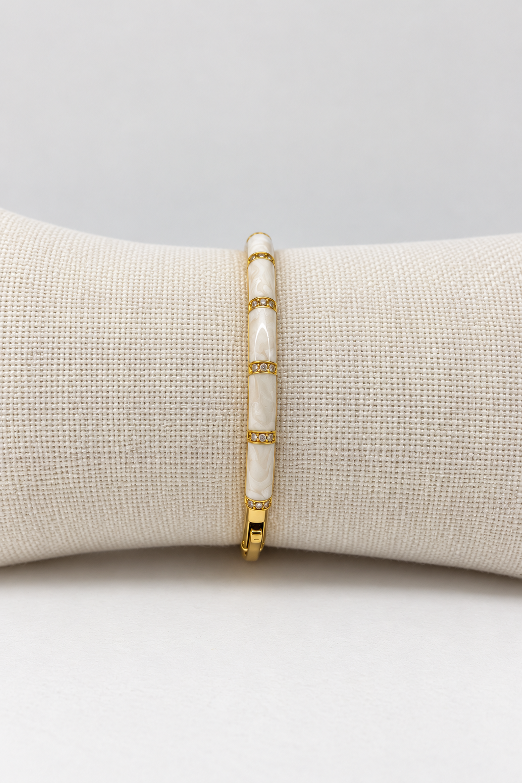 Bracelet jonc doré et émaillé à strass, plusieurs coloris