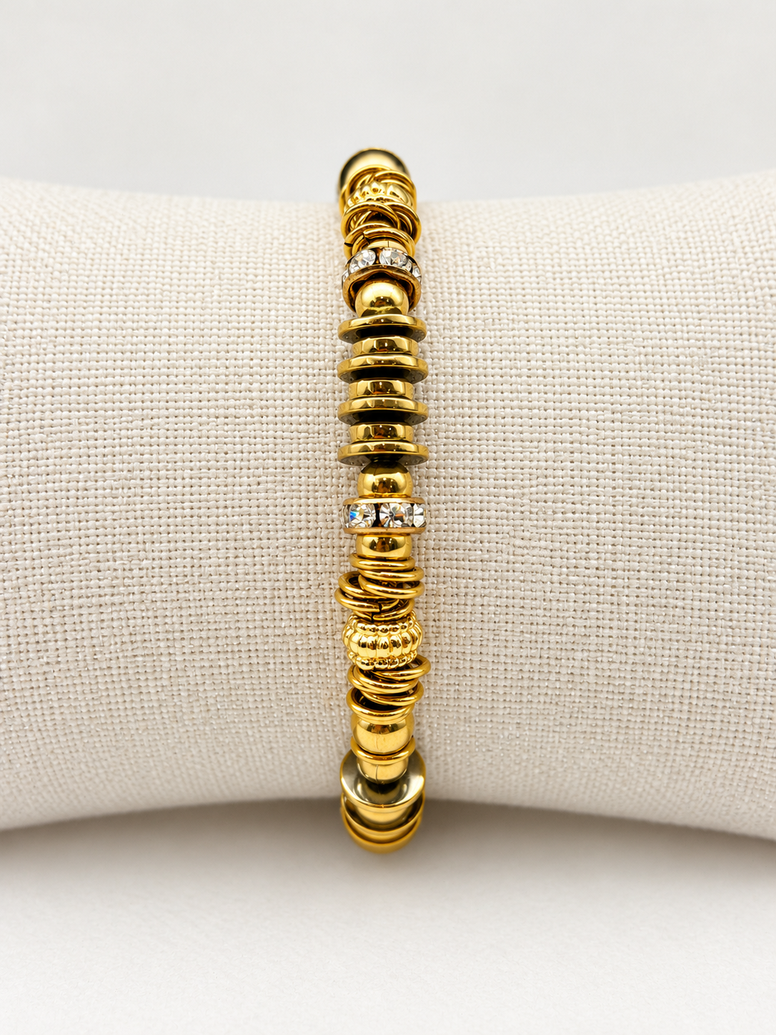 Bracelet doré à perles multiples et détails strass