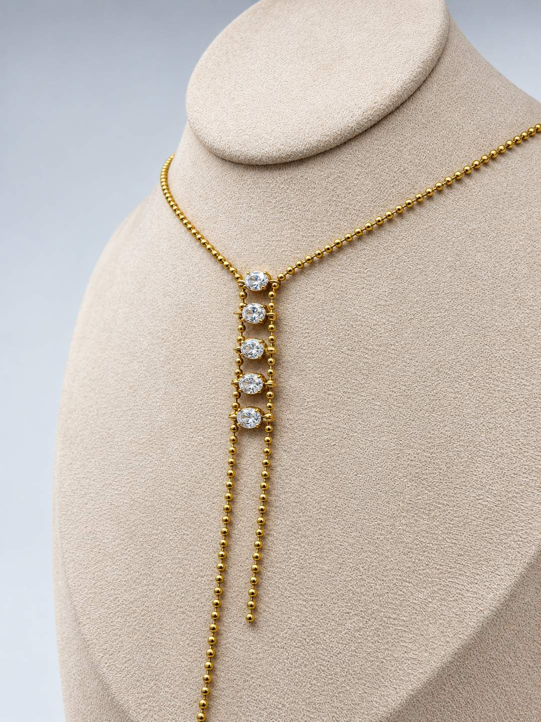 Collier Y doré asymétrique à strass brillants