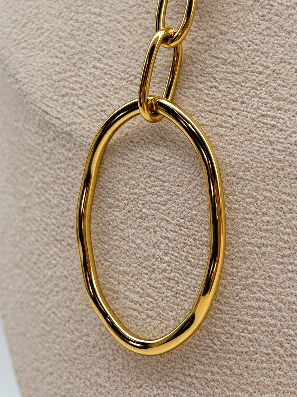 Collier Y doré à chaîne maillons et pendentif ovale