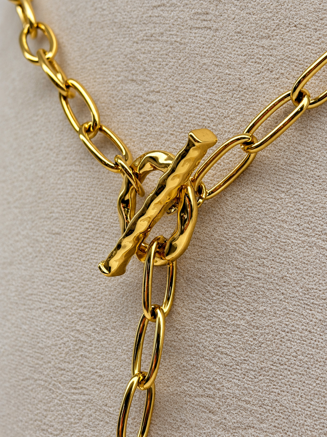 Collier Y doré à chaîne maillons et pendentif ovale