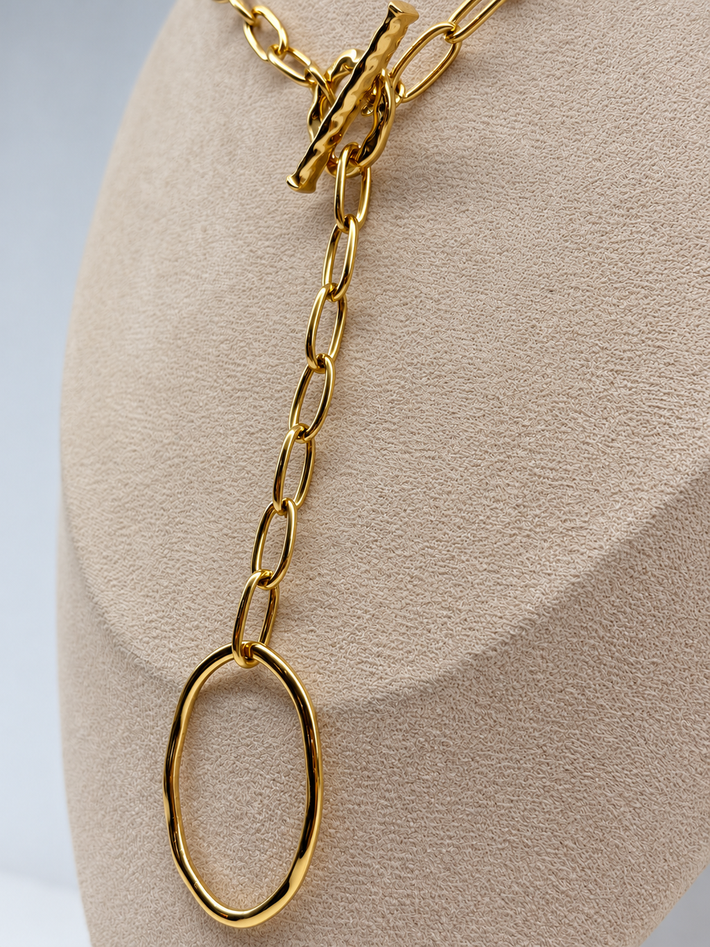 Collier Y doré à chaîne maillons et pendentif ovale