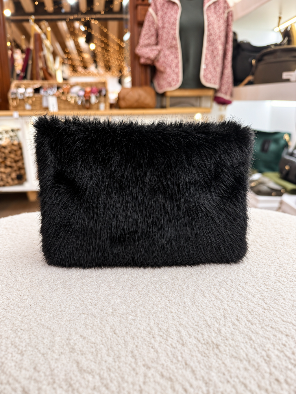 Pochette en fourrure synthétique douce à fermeture dorée