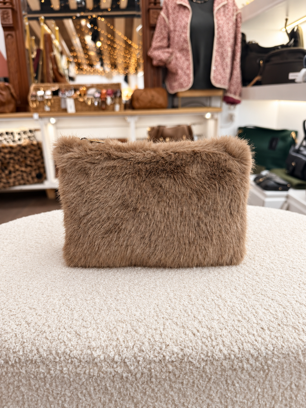 Pochette en fourrure synthétique douce à fermeture dorée